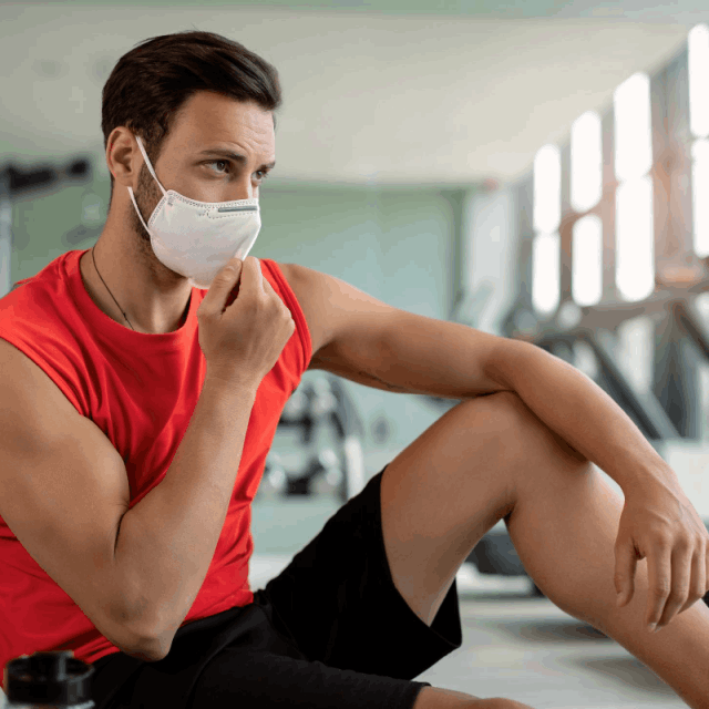 Man wearing mask in gym to keep safe from virus